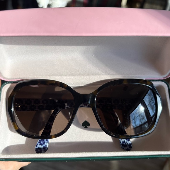 Kate Spade Sunglasses with case - Picture 2 of 15